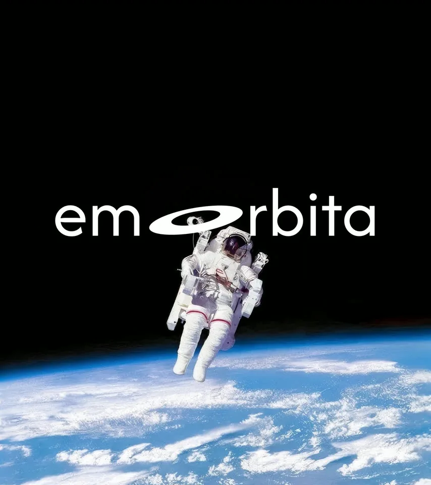 Постер «em orbita»: космонавт над Землёй